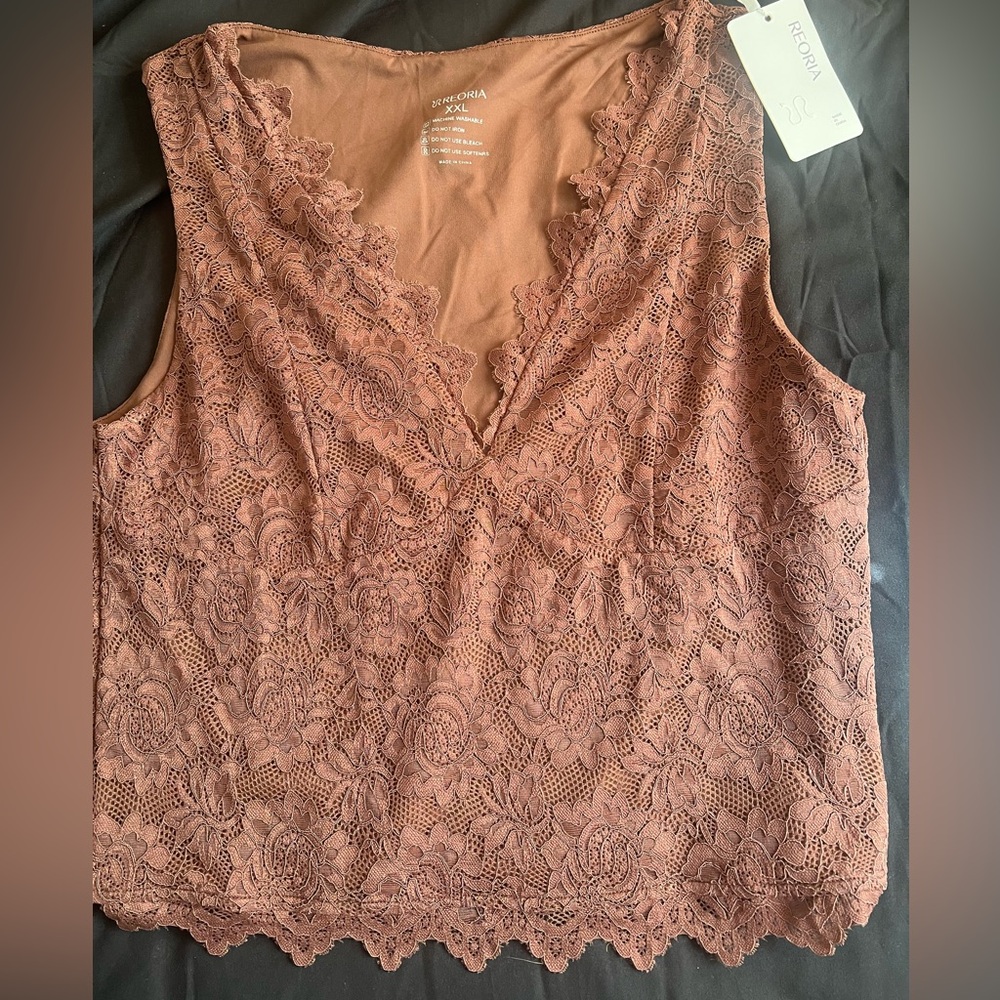 ReoRia Lace Sleeveless Top in Rust